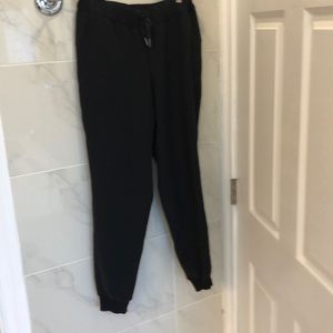 Lululemon on the fly jogger